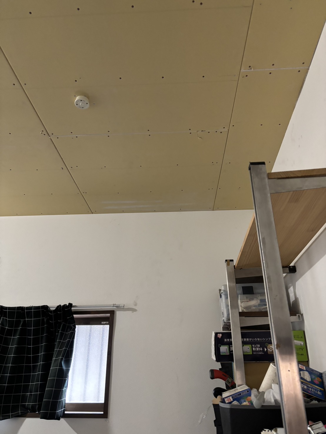 生駒市 事務所 天井完成 クロス未施工の状態②