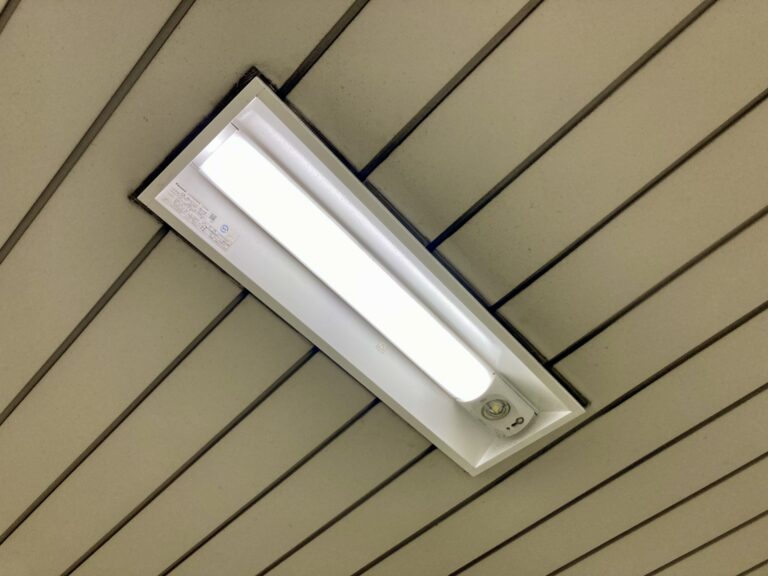 【2027年問題】奈良で蛍光灯が使えなくなる？生駒郡で進む照明LED化リフォーム