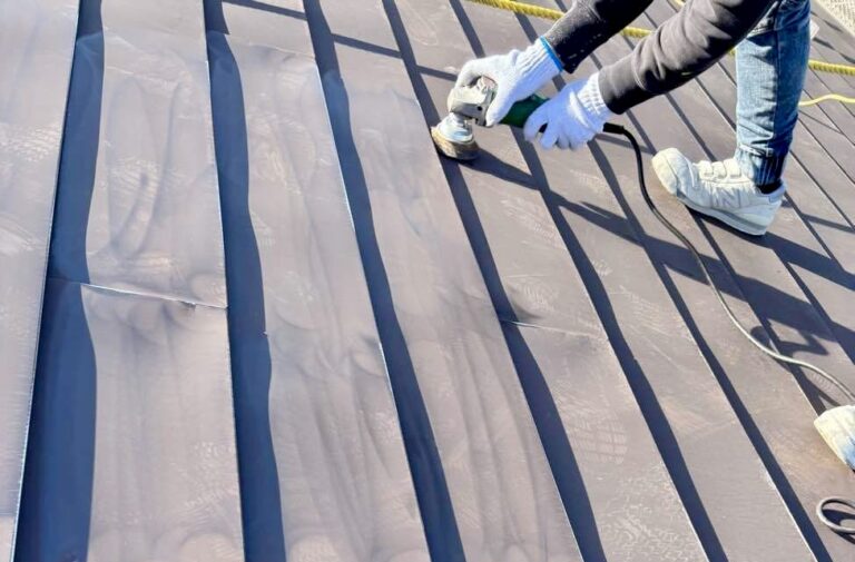 屋根修理　作業中