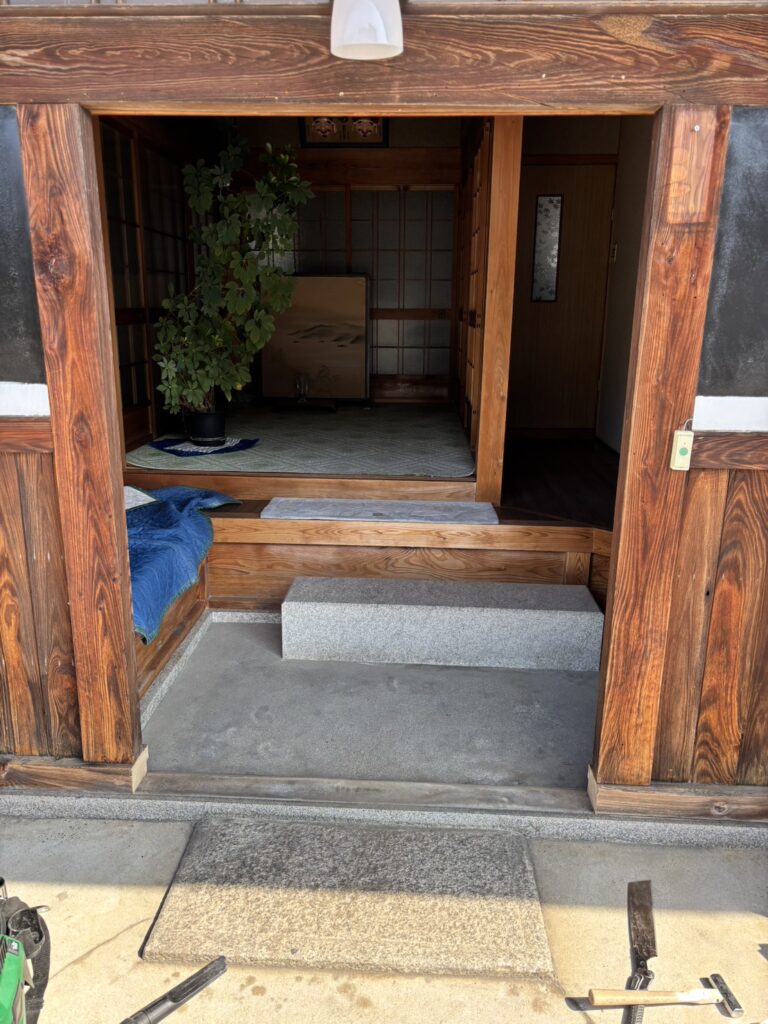 玄関ドアリフォーム　施工前