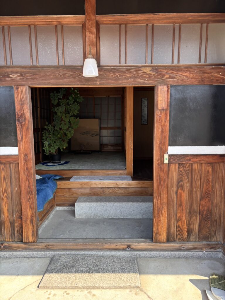 玄関ドアリフォーム　施工前