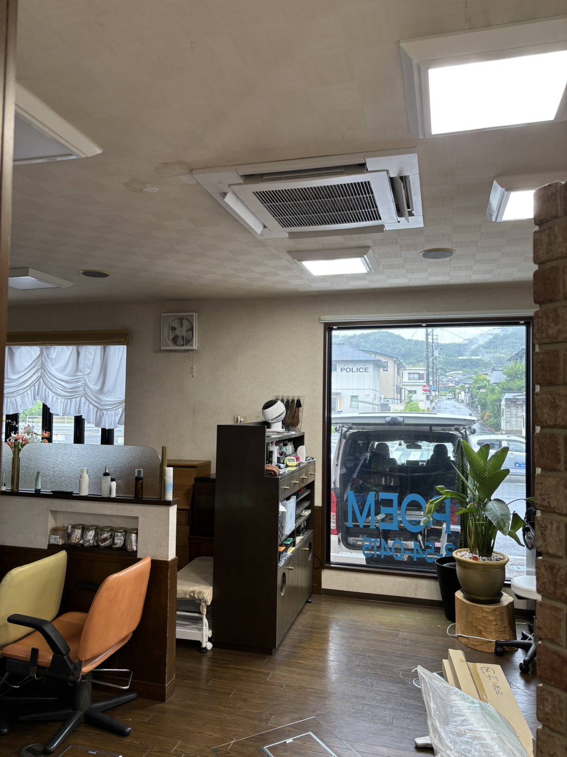 奈良市の美容院でLED照明へ交換した施工後の店舗照明