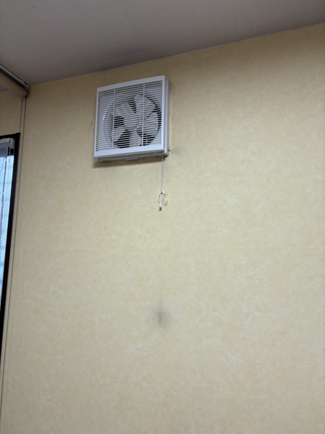 奈良市の美容院で換気扇交換を行った施工後の写真