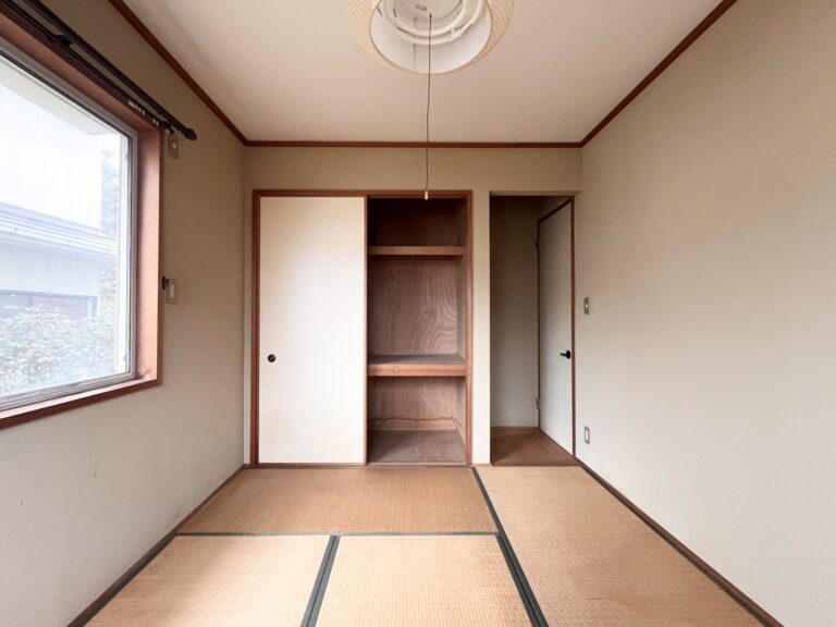 奈良で押入れ・クローゼットがカビ臭い方へ｜壁紙を張り替える前に確認したい湿気と収納リフォーム