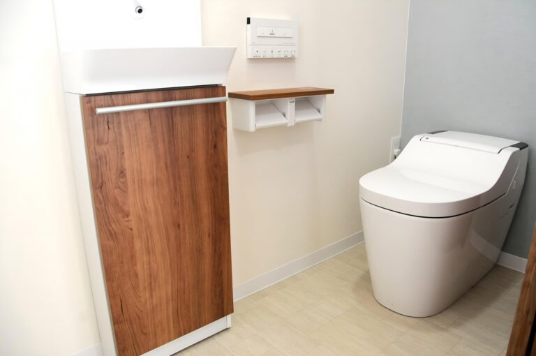 奈良市でトイレリフォームを考えている方へ｜便器交換だけ？床・クロスまで変える判断ポイント
